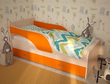 Детская кровать с бортиками Максимка, корпус Млечный дуб, фасад Оранжевый в Пензе